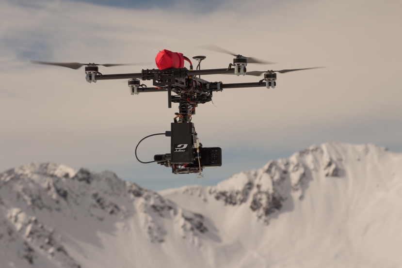 Quadrocopter für alpine Luftaufnahmen unter Extrembedingungen