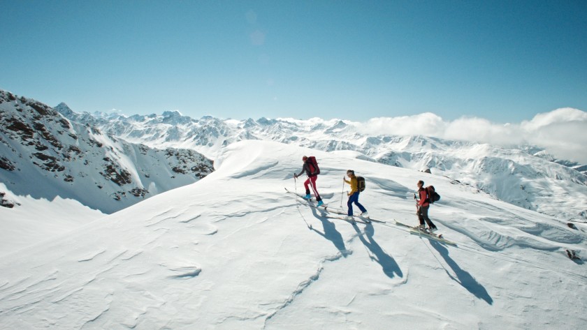 Quadrocopter Luftaufanhme Berge Davos Schweiz